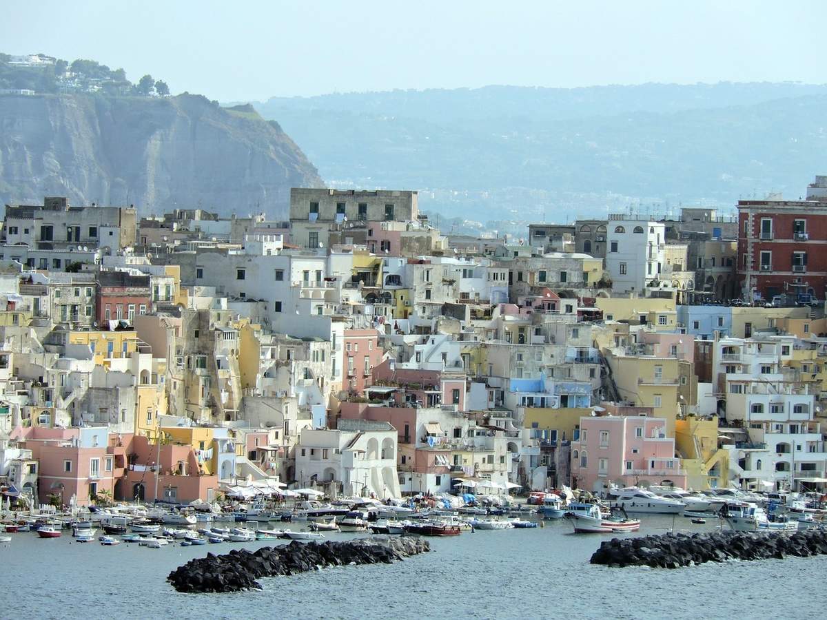  capri-3712365_1280.jpg
